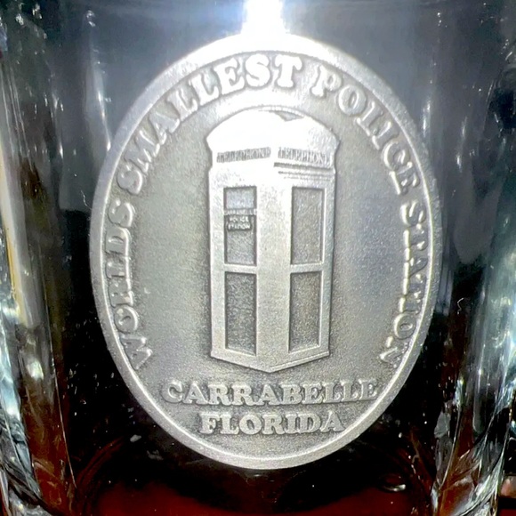 WORLDS SMALLEST POLICE STATION CARRABELLE,, FLORIDA - MEMORABILIA CUP - Picture 2 of 3